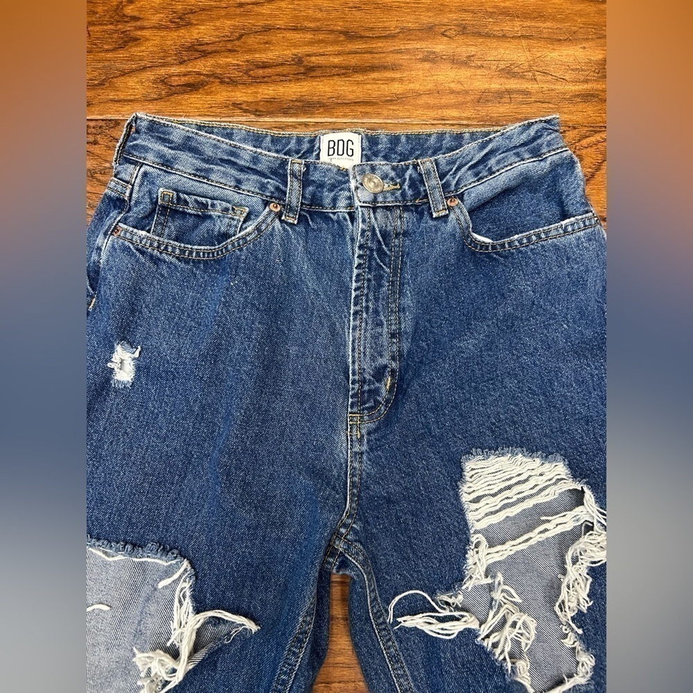 BDG High-Waisted Mom Jean – Distressed - Picture 9 of 9